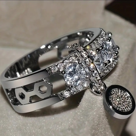 Silver color dangle ring - Picture 2 of 4